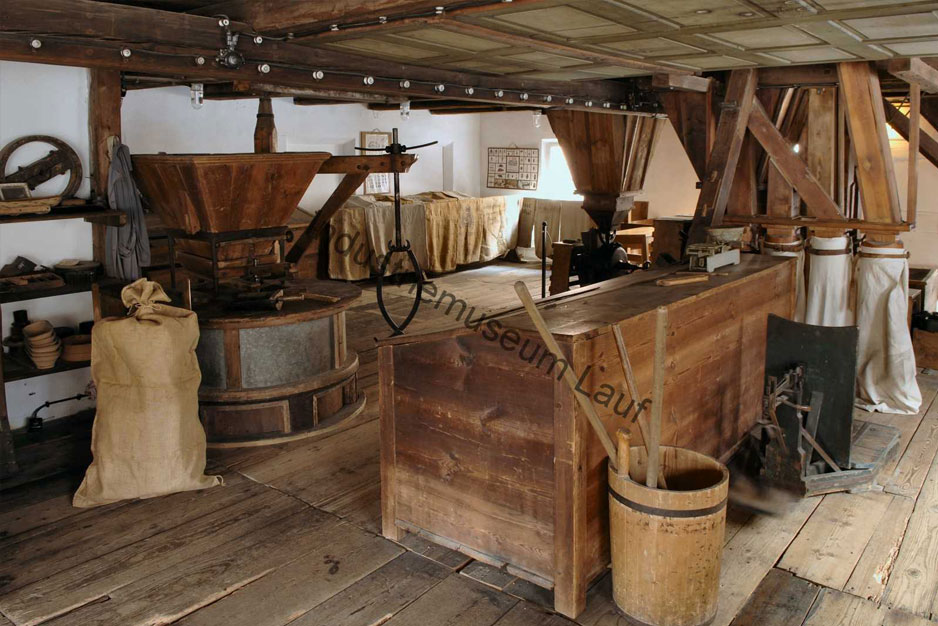 Alte Mühle mit Holz Innenausstattung